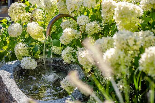 Brunnen im Garten des Boutique Hotel Relais Chalet Wilhelmy