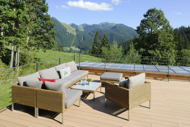 Panorama Terrasse mit Loungemöbel