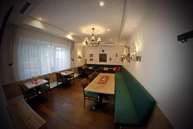 33586965_205194333606057_7848503888159178752_n