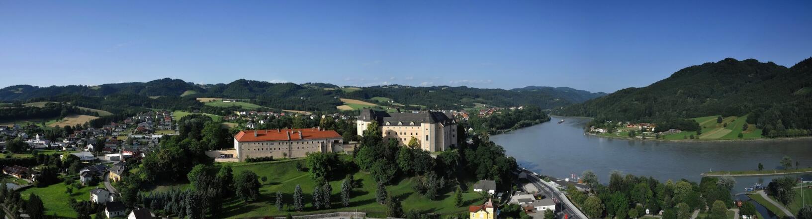 Schloss Greinburg und Umgebung