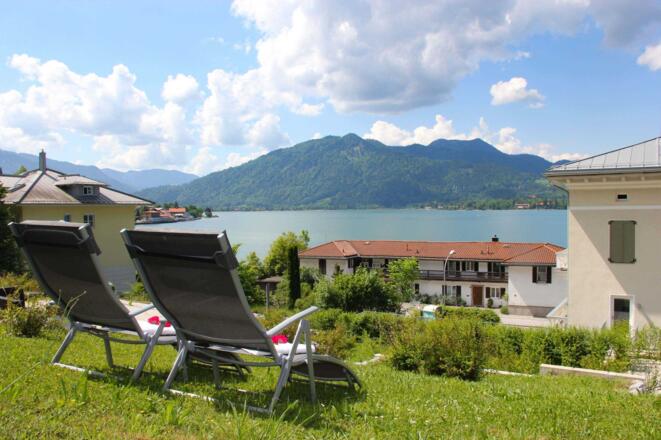 Garten: Liegewiese mit Seeblick
