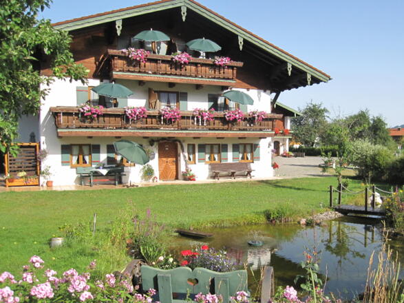 Hofansicht im Sommer