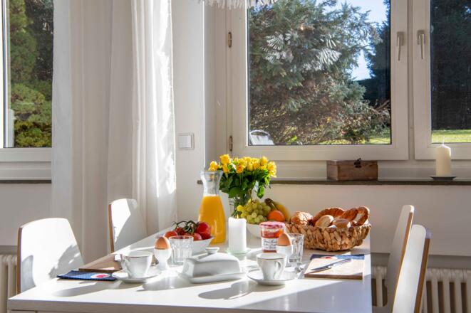 Beim Frühstück lacht die Sonne