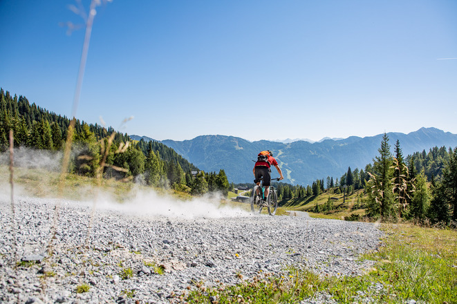 Bei tollen Anstiegen und einem grandiosen Bergpanorama zeigt sich das Skigebiet im Sommer bei der Frauenalm-Runde von seiner besten Seite