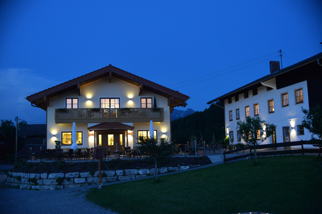 Der Wastelbauerhof bei Nacht