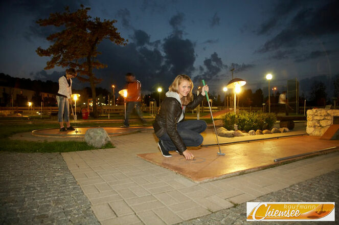 Minigolf bei Nacht