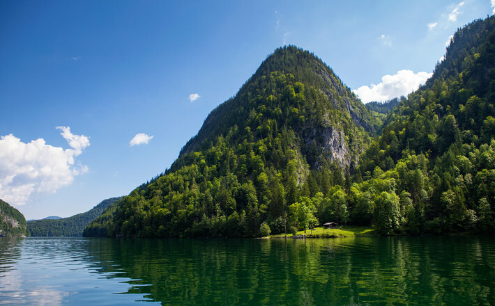Der Königssee: Eingebettet in die Berge des Nationalpark Berchtesgaden