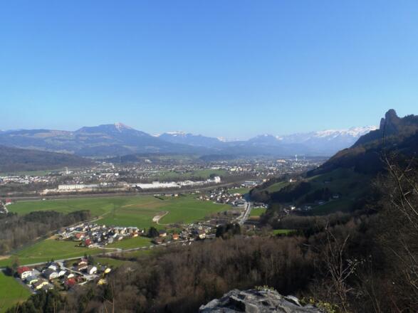 Ausblick von der Ruine Gutrat auf Hallein