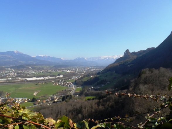 Ausblick von der Ruine Gutrat auf Hallein und Barmsteine