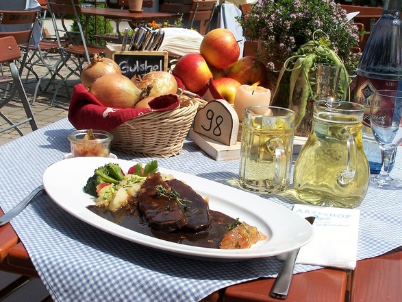 Braten mit Most Biergarten