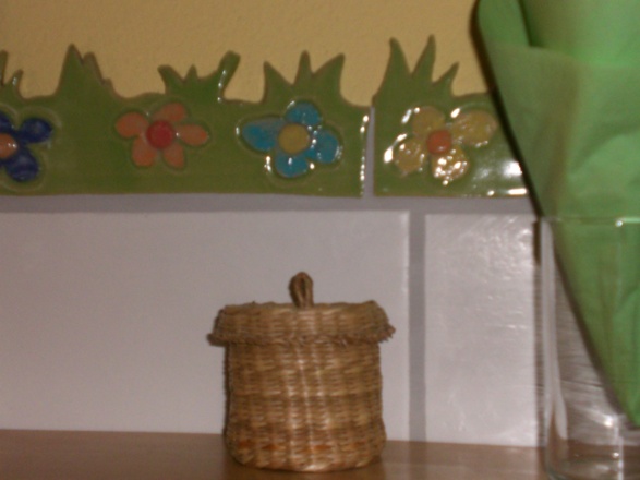 selbstgetöpferte Badfliesen