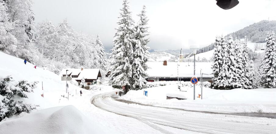 Blick nach Oberstaufen im Winter