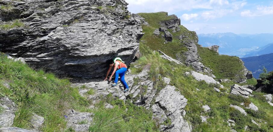 Bücken und gut aufpassen - die "Schlüsselstelle" am Weg zum Rosskopf.
