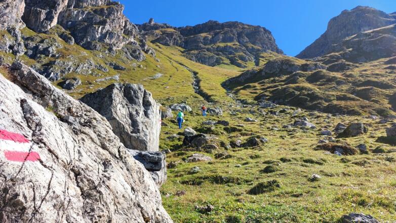 Auf dem selten begangenen Steig Richtung Tarntal.
