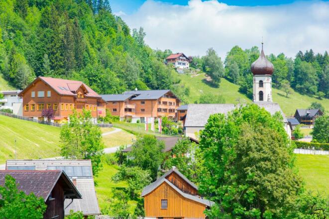 Lage inmitten der Berge