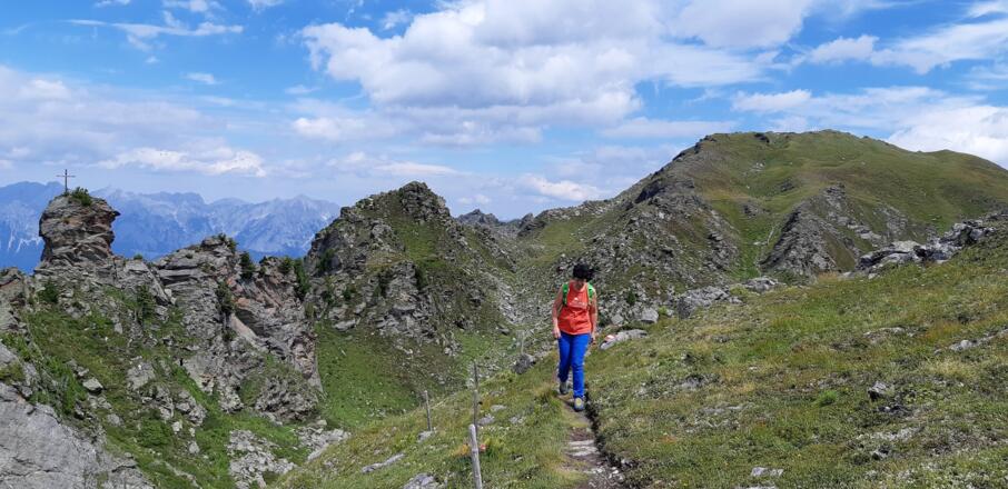 Pittoreske Felsgestalten in der Einsattelung zwischen Rosskopf (hinten) und Haneburger.