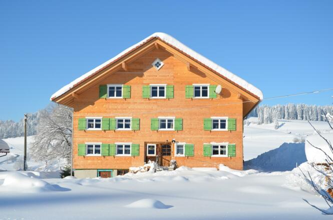 Hausansicht im Winter