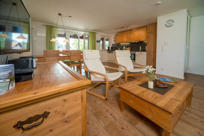 Wohn-Essbereich mit Küchenzeile