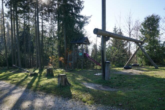 Spielplatz bei der Hütte