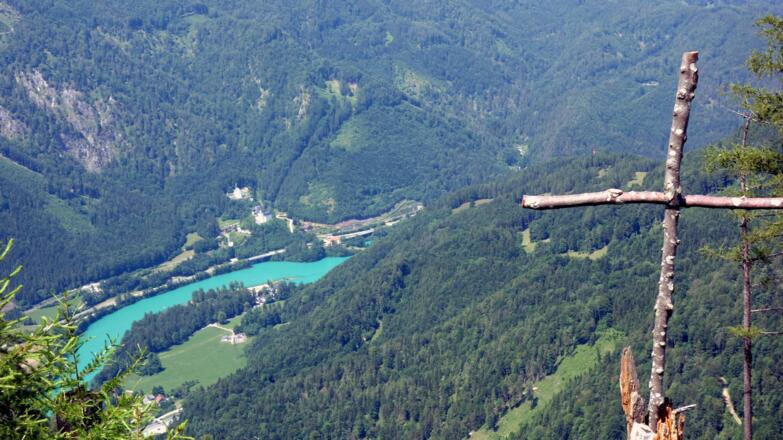 Eigenwilliges Kreuz (1235m) am westseitigen Ende des Siebenstein 1246m