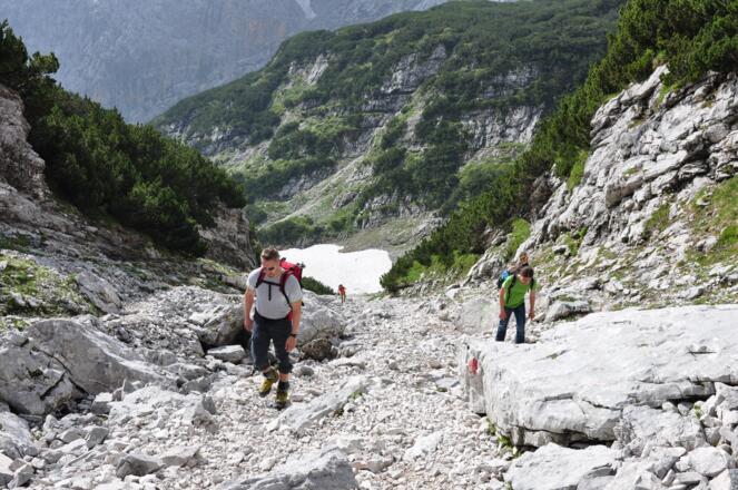 Trotz Schnee im Hintergrund schon mächtig warm