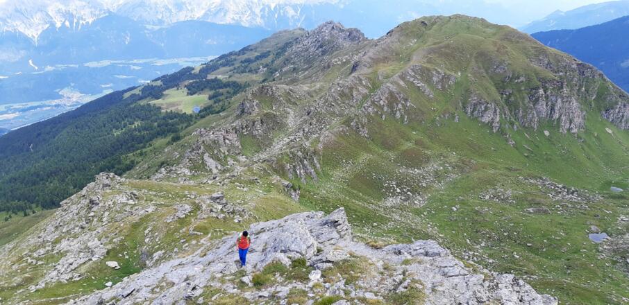 Anstieg zum Haneburger. Hinten wird unser Rückweg zur Largozalm sichtbar.