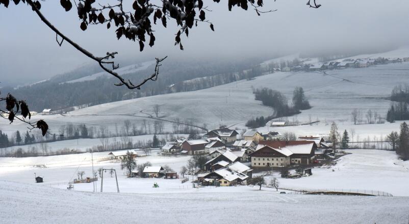 Hof 670m mit Lift und Piste