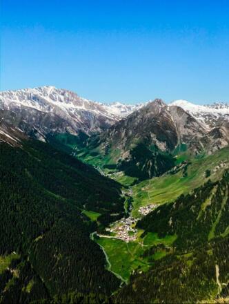 Ausblick vom Muttakopf auf das Samnauntal