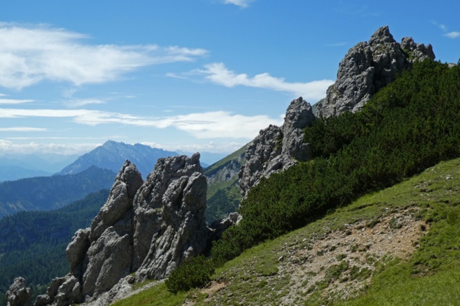 Bick vom Sattel unter dem Albplan in Richtung Grimming