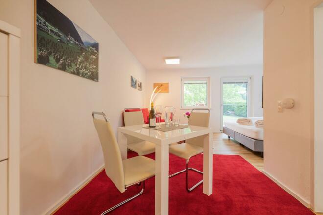 Ferienwohnung-Mandelbaum-Neustift-Esstisch-N