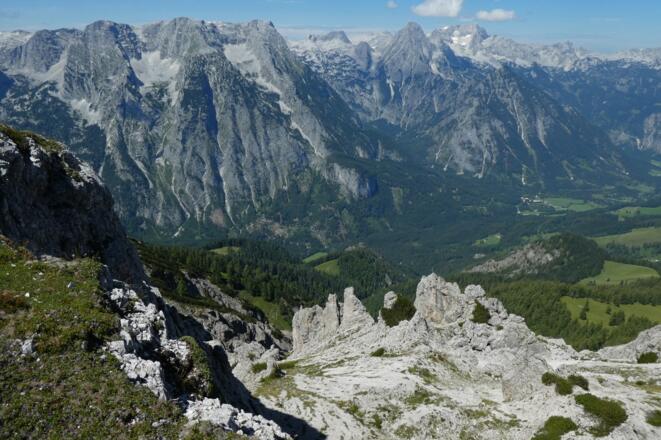Blick vom Hirscheck zu Hochsteinalm und Lögerhütte