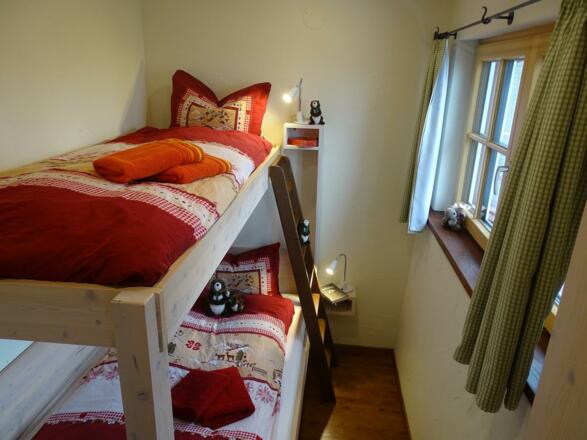 Kuscheliges Kinderzimmer mit Stockbetten