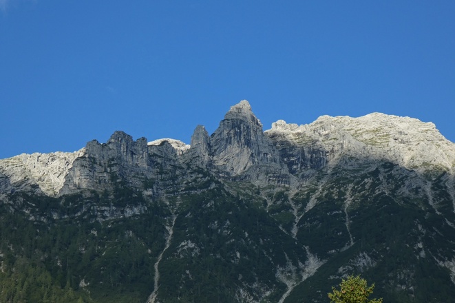 Blick vom Parkplatz Bärenalm zum Kl. Turm, Gr. Turm und Brandleck