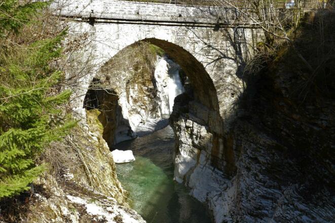 Alte Römerbrücke am Tauglfluss