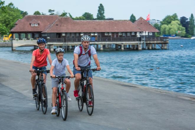 Bei Rorschach wird die Badhütte von 1924 passiert. Absteigen lohnt sich!