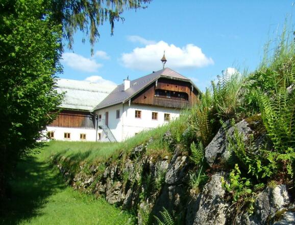 Wandern Sie von hier hinunter ins Tal