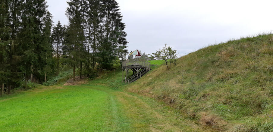 Eine Station des Farbenweges wird passiert