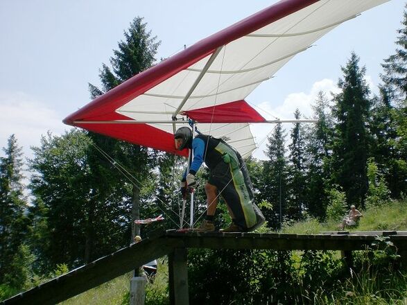 Paraglider beim Start.