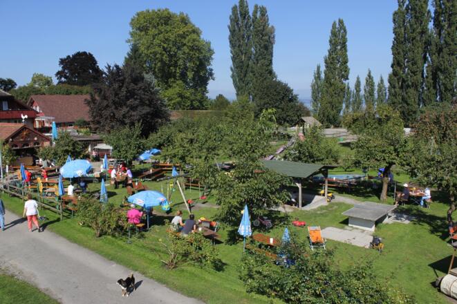 Bei Güttingen folgt das Sunnehüsli. Die Gelegenheitswirtschaft mit grossem Spielplatz ist bei gutem Wetter immer offen.
