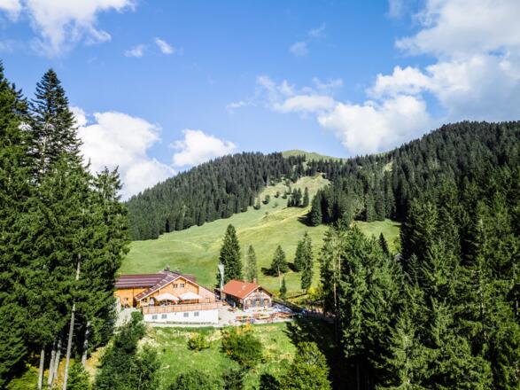 Lenggrieser Hütte unter dem Seekarkreuz
