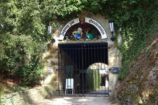 Eingang zur Grottenbahn
