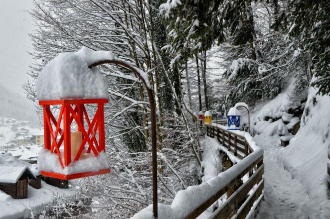 Berchtesgadener Emmaus Weg: im Advent von Holzlaternen beleuchtet