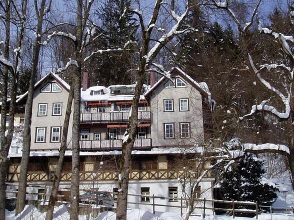 Hausansicht Winter von Süden