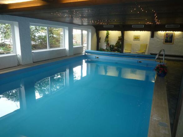 Eigenes Hallenbad