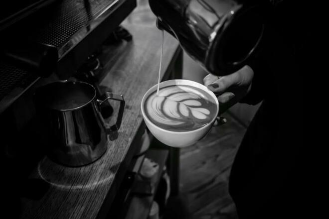 42 Karat Kaffee und Bar