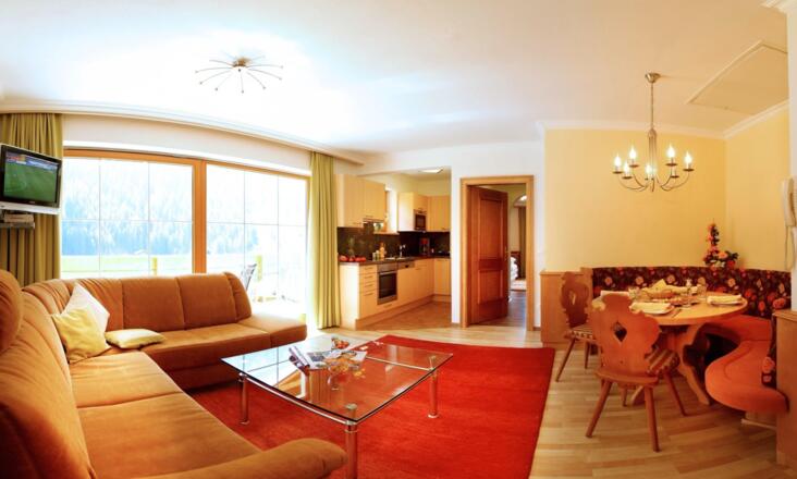 LhSevWohnküchepan01