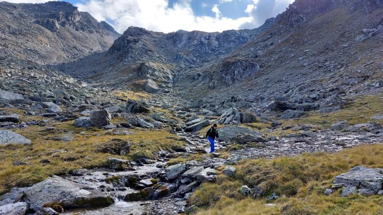 Im Gamskar. Blick zurück auf den Abstieg (rechts vom Felssporn).