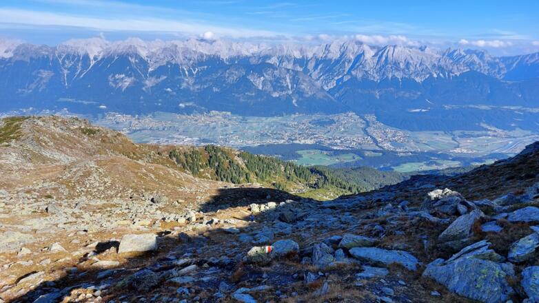Schon weit über den letzten Zirben und hoch über dem Inntal.