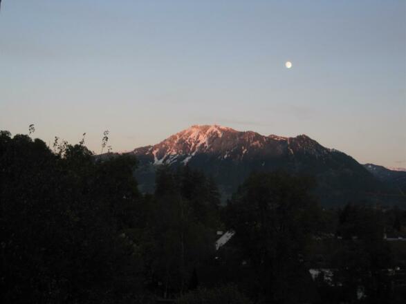 Grünten mit Vollmond