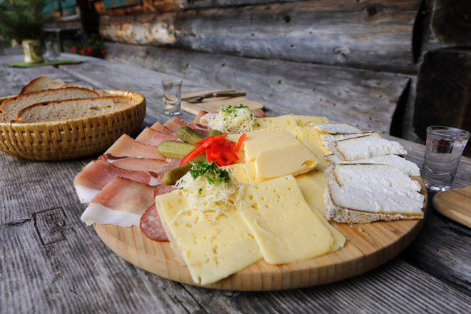 Schmackhafte Jause auf der Kreealm-Kreehütte